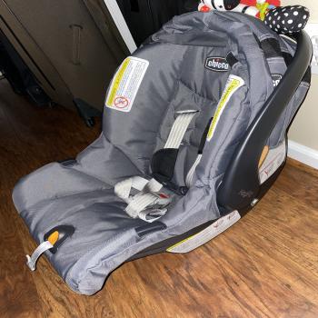 Chicco carseat with base 