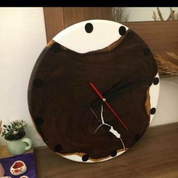 Clock wood and resin