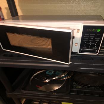 microwave & small fridge 