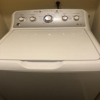 washing machine and Queen bed 