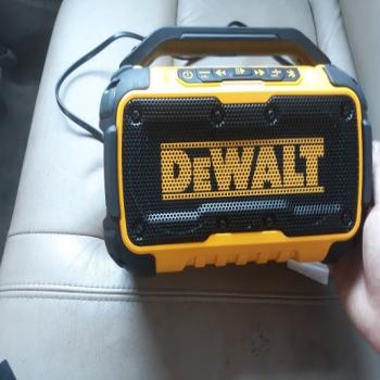 Dewalt 12v/20v lithium ion bluetooth radio and bat