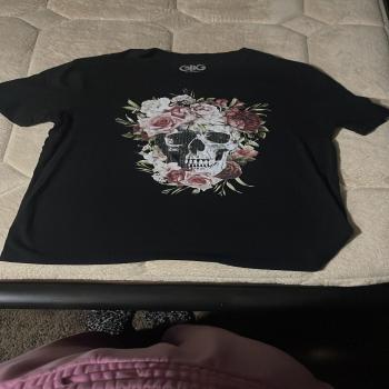 A black GBG shirt size large