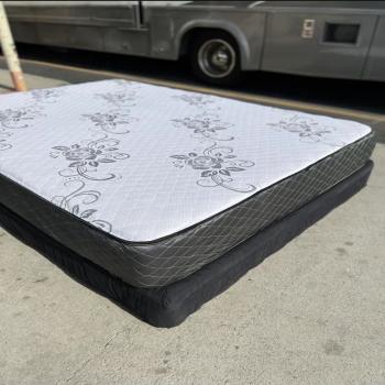 queen set Matress and Boxpring