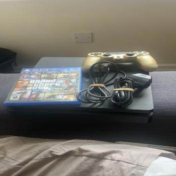 Playstation 4 slim
