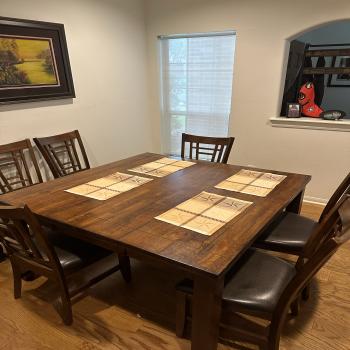 Dinning Room table + 6 chairs