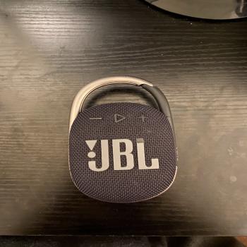 Jbl clip 4 
