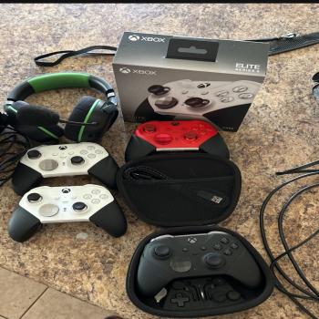Xbox series X and 4 elite 