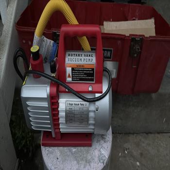 Rotary vacuum pump 