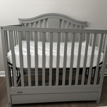 Graco 4 in 1 crib w/ mattress 