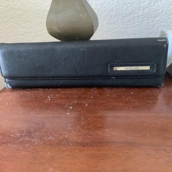 black wallet 