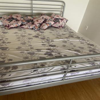 bed with mattress 