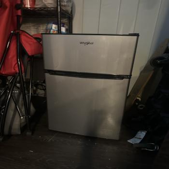 mini fridge 