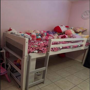 Twin bed w/ slide 