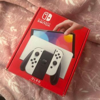 Console: White Nintendo Switch