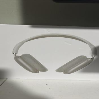 air pod maxes starlight