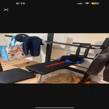 weight bench with plates 