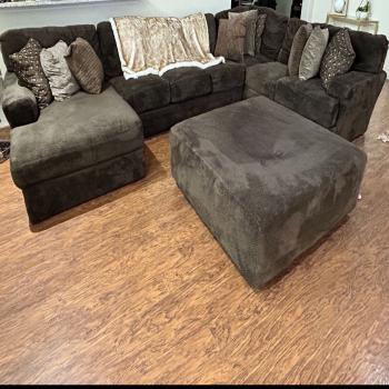 6 seat sectional w/ottoman