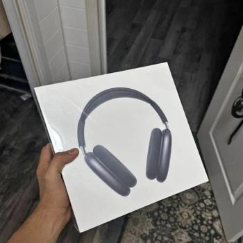 AirPod maxes